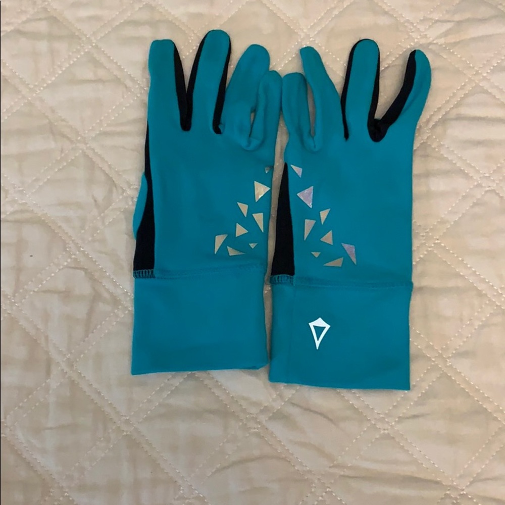 Gloves free with bundle of ivivva leggings